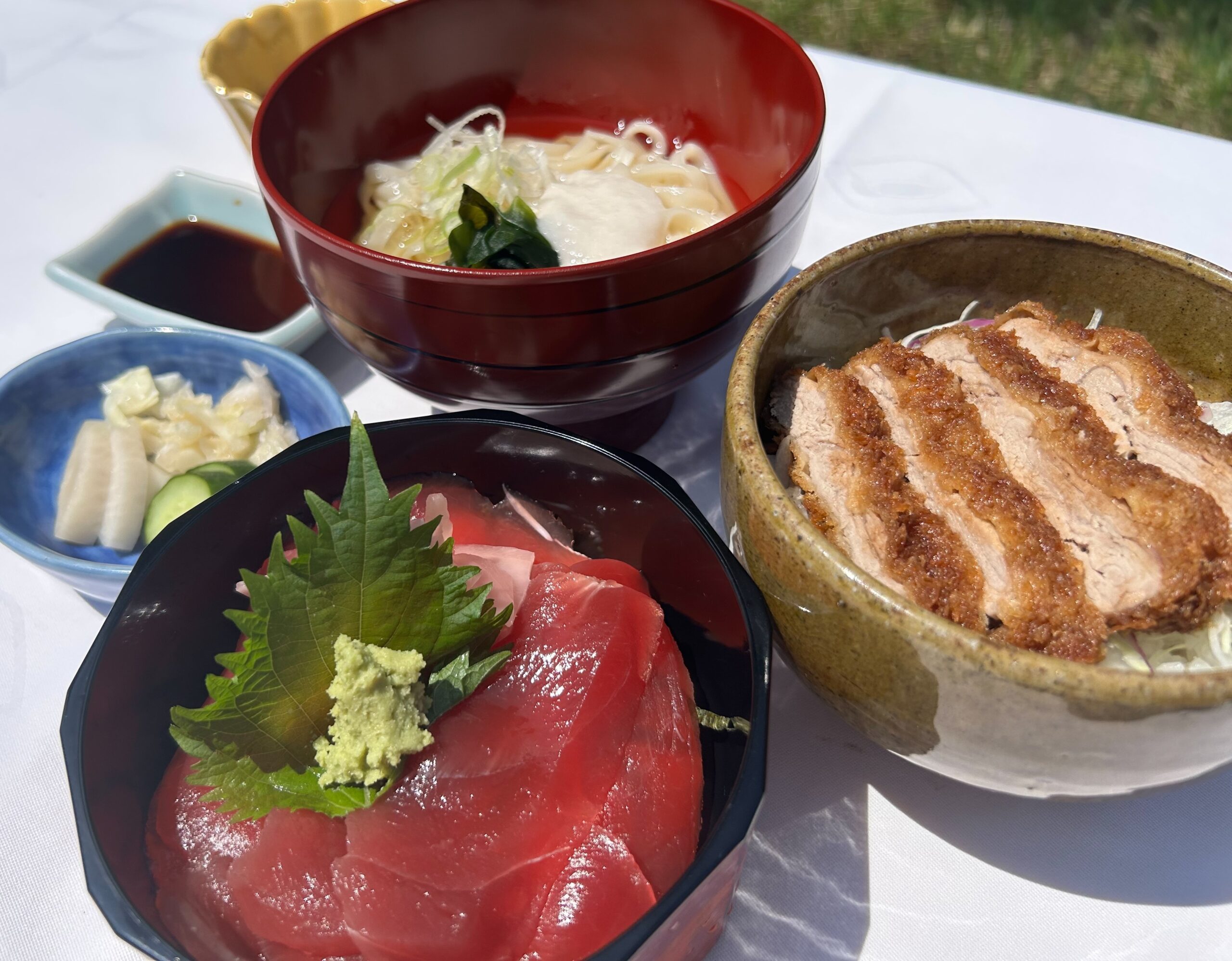 贅沢三種丼の食べ比べ御膳 < 数量限定 >